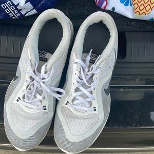 Womens nike tennis shoes